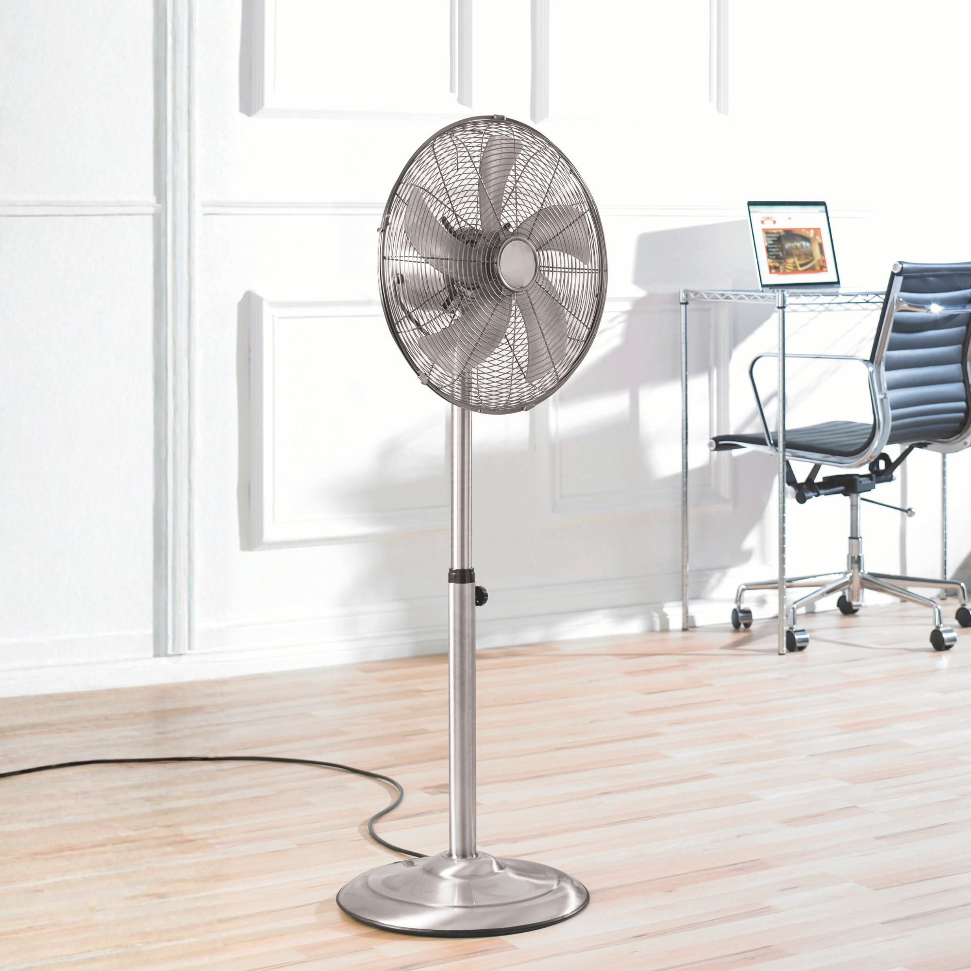 Daewoo 16" Chrome Metal Pedestal Fan