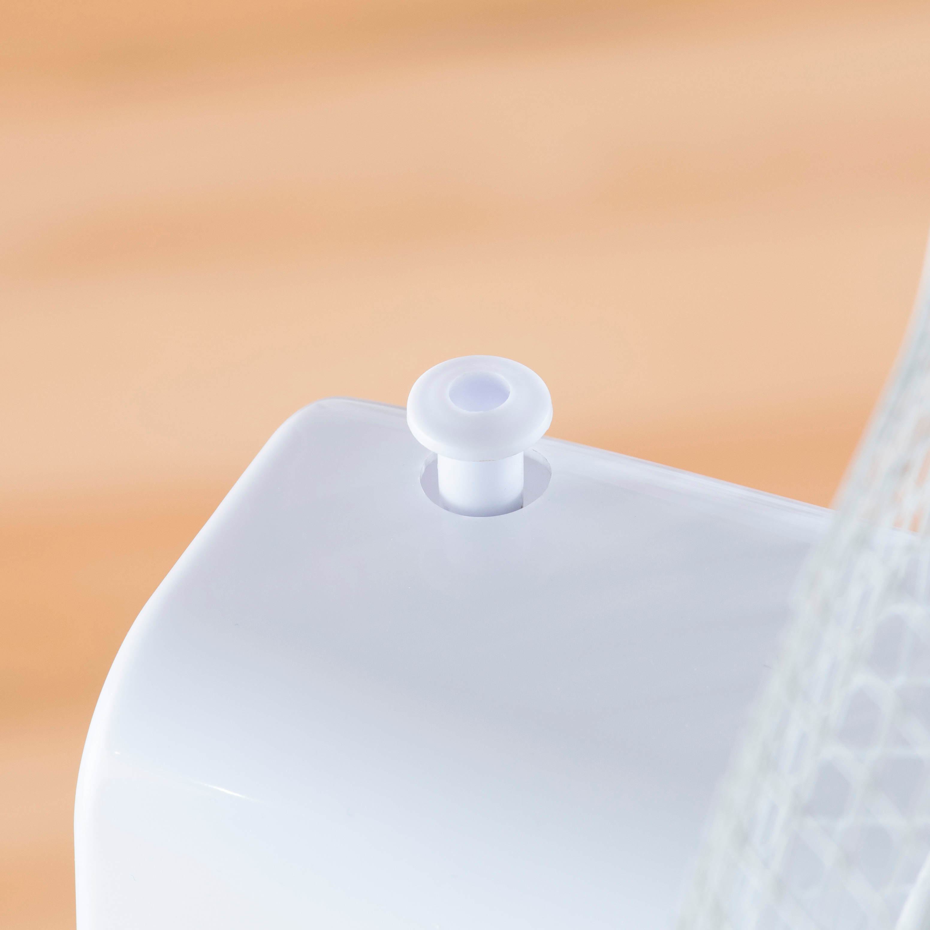 Daewoo 16" White Standing Fan
