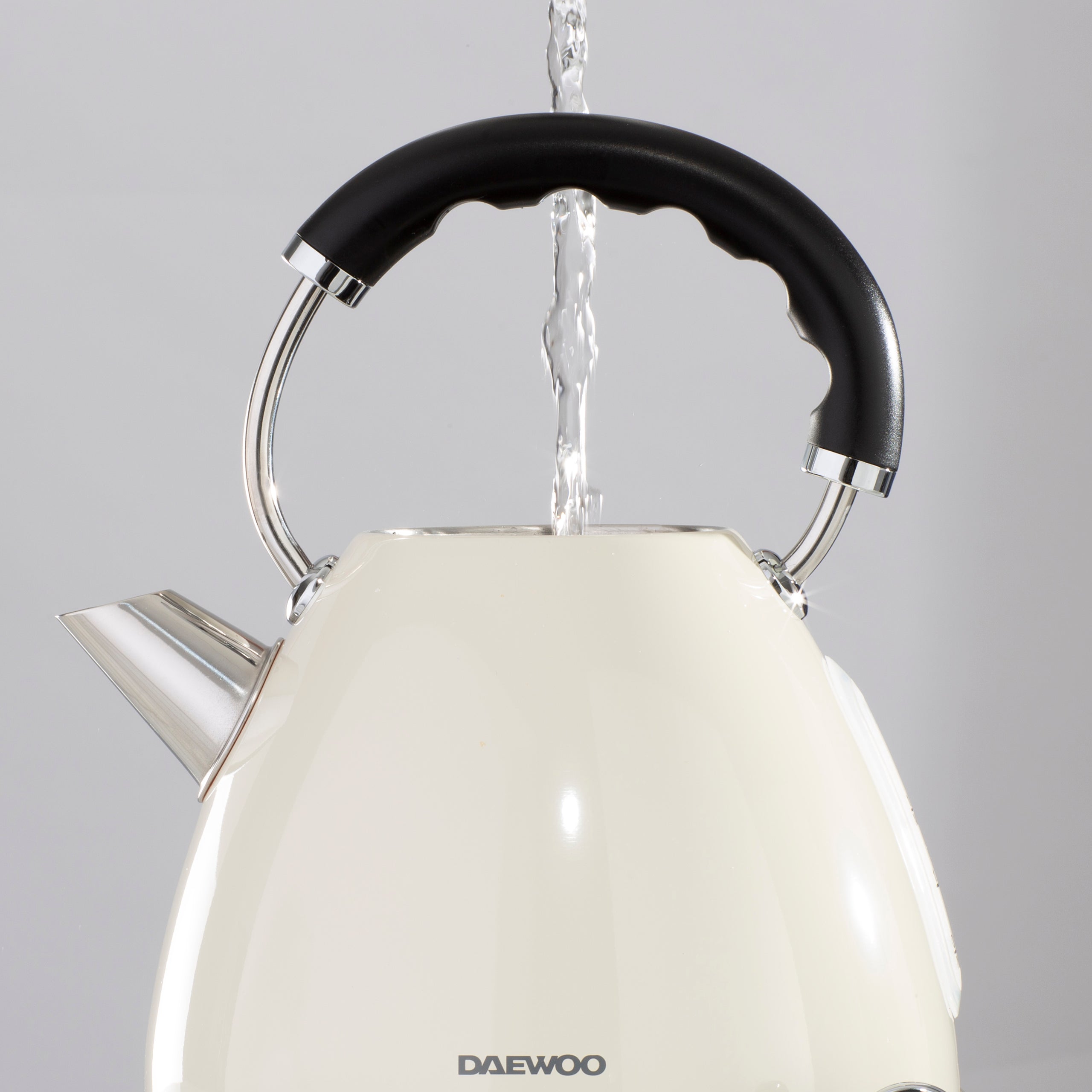 Daewoo Cream Kensington 1.7L Pyramid Kettle