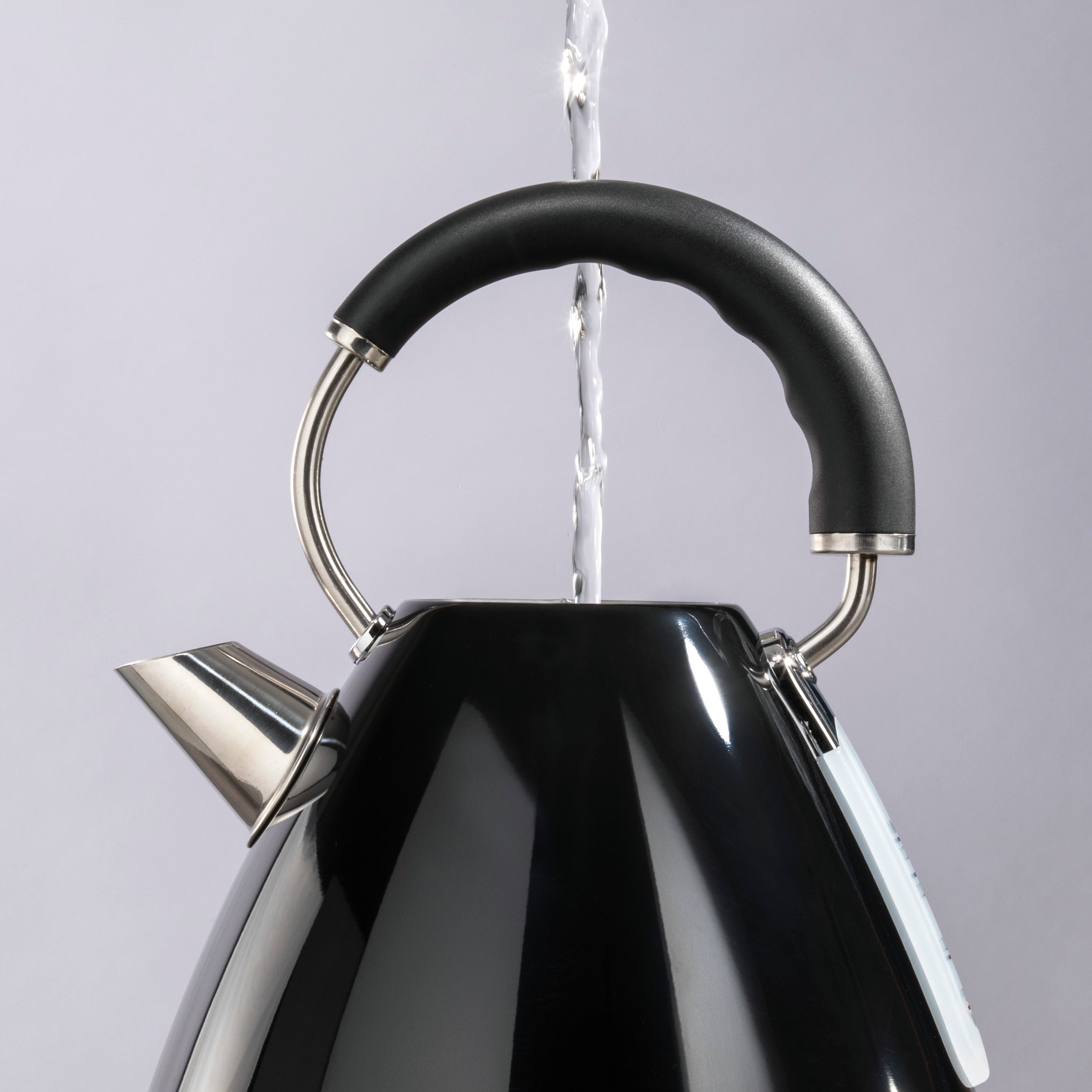 Daewoo Black Kensington Pyramid Kettle & 2-Slice Toaster Set