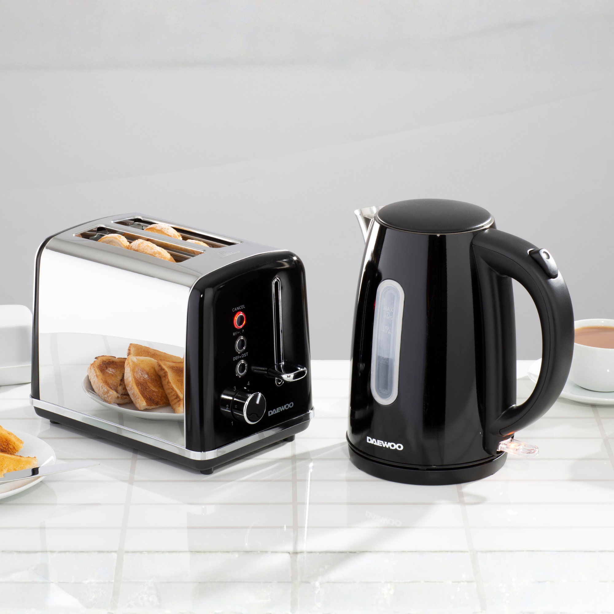 Daewoo Black Kensington Jug Kettle & 2-Slice Toaster Set