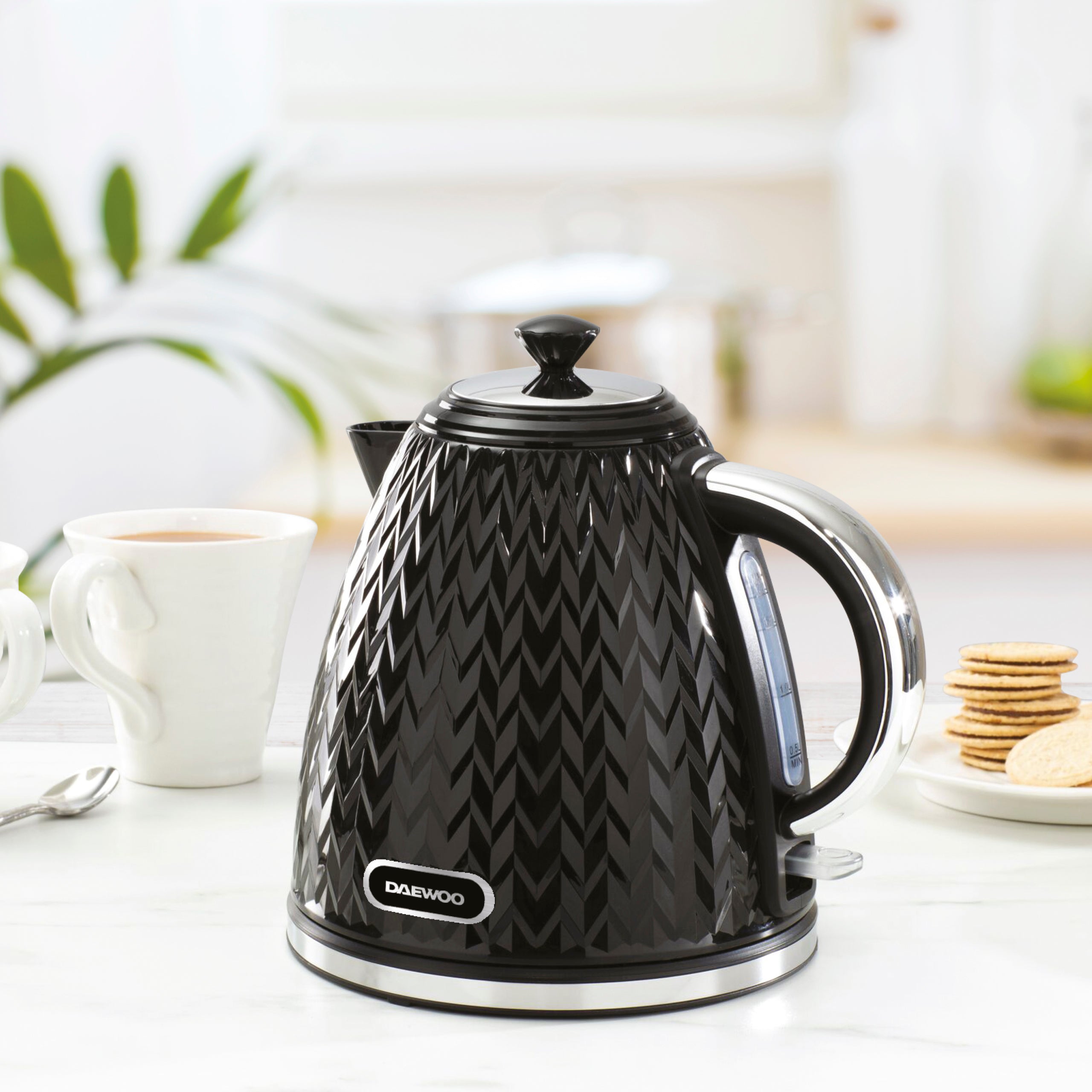 Daewoo Black Argyle Kettle & 2 Slice Toaster Set