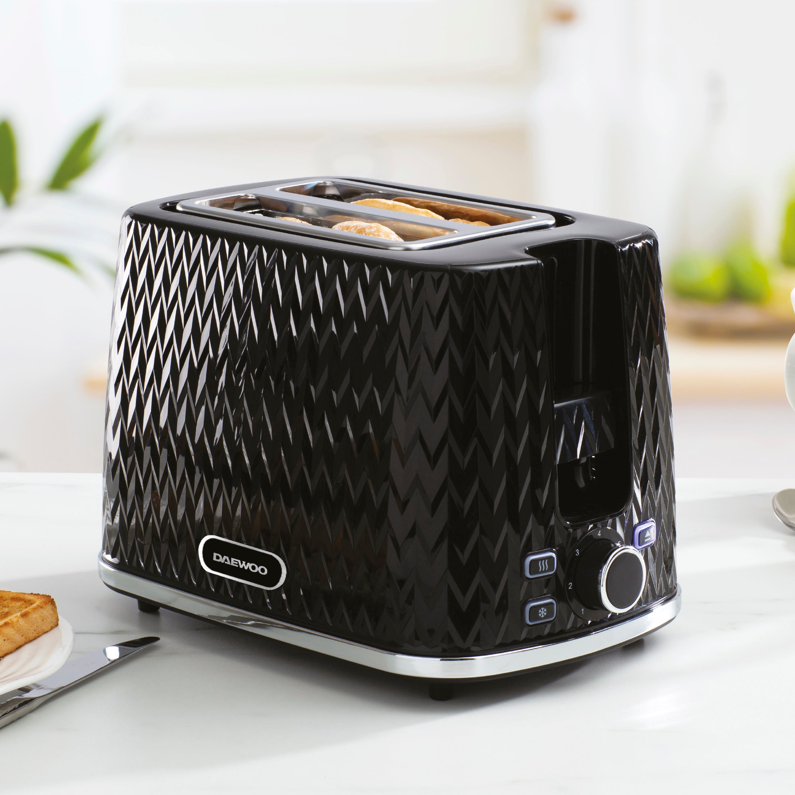 Daewoo Black Argyle Kettle, 2-Slice Toaster & Microwave Bundle