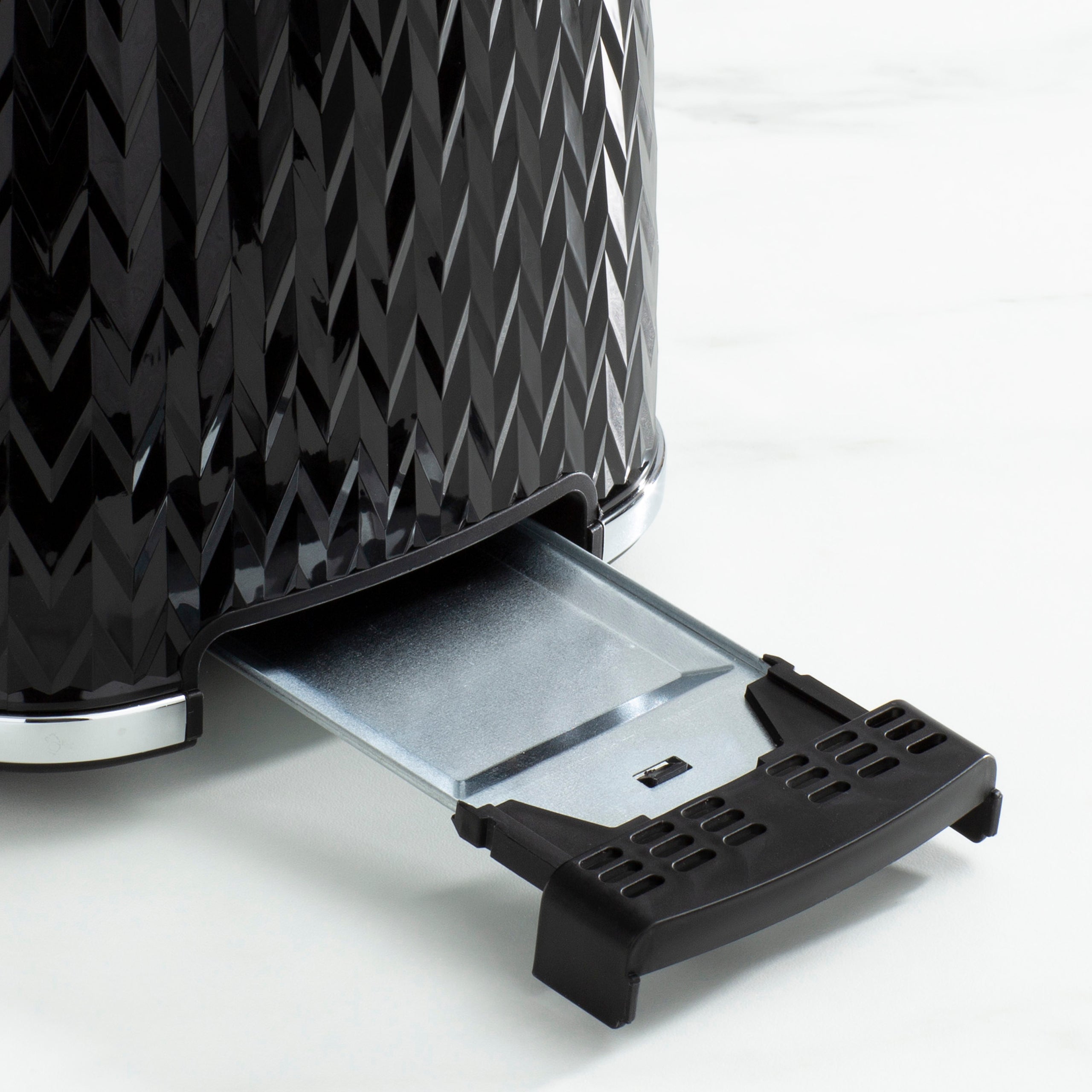 Daewoo Black Argyle Kettle & 2 Slice Toaster Set
