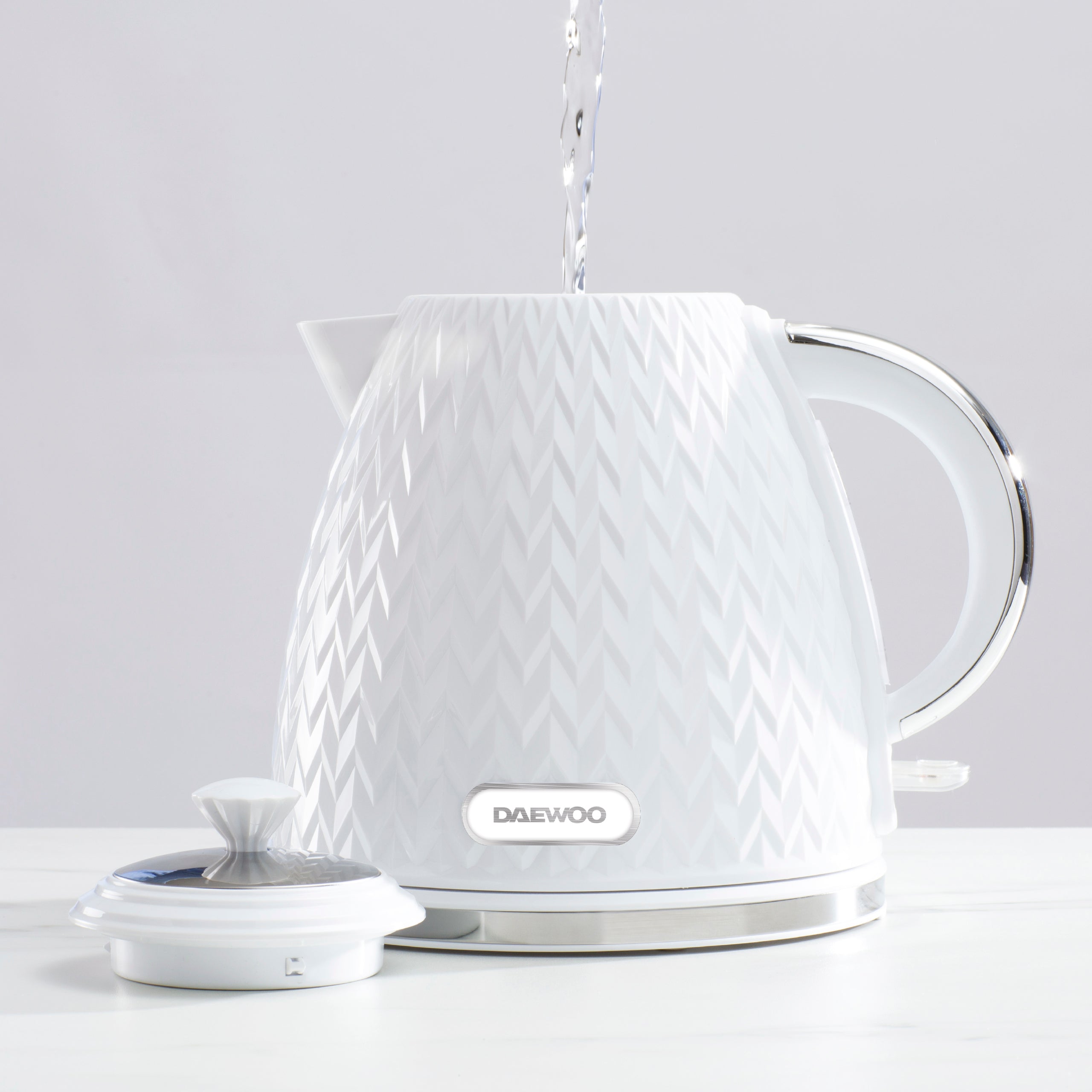 Daewoo White Argyle 1.7L Jug Kettle