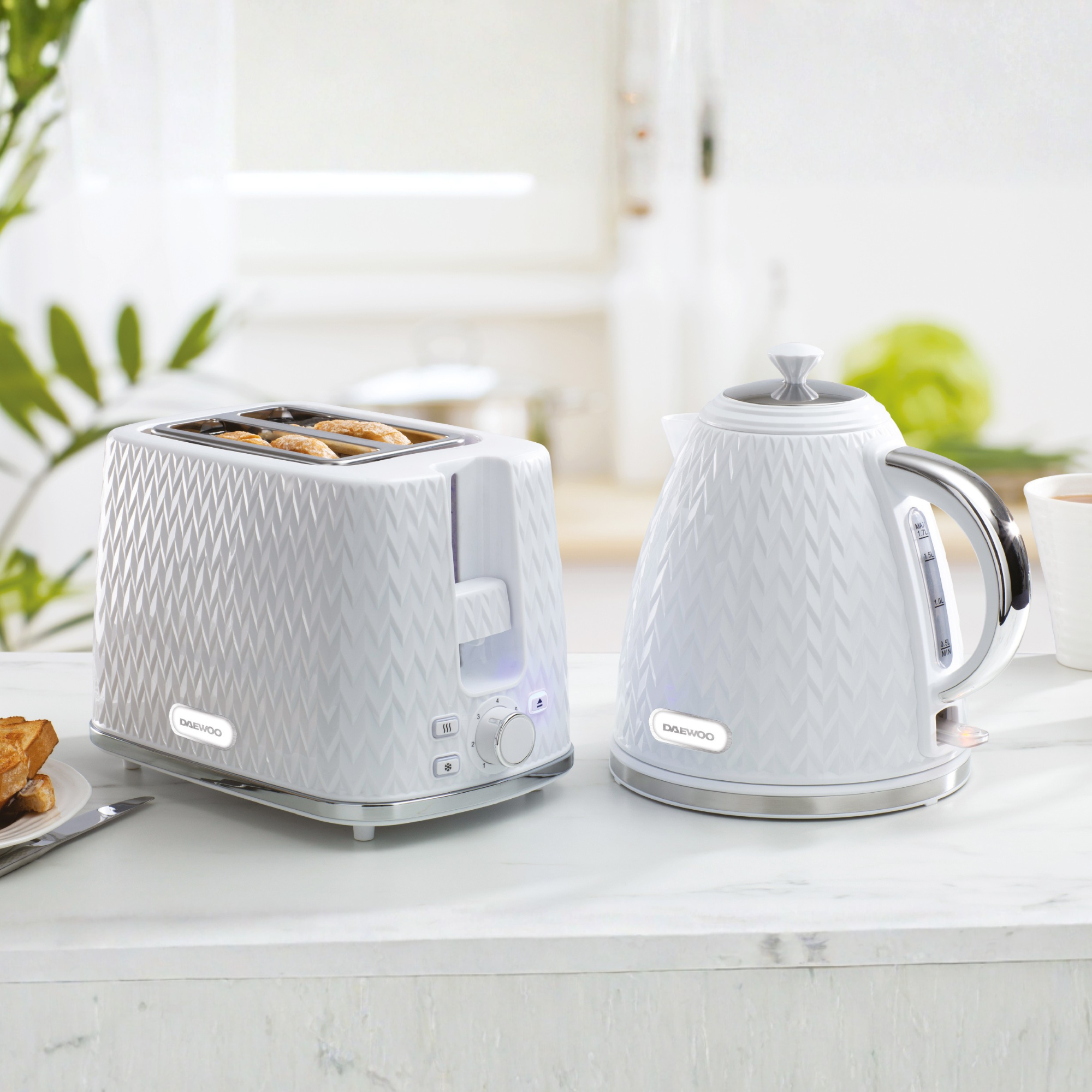 Daewoo White Argyle 2 Slice Toaster