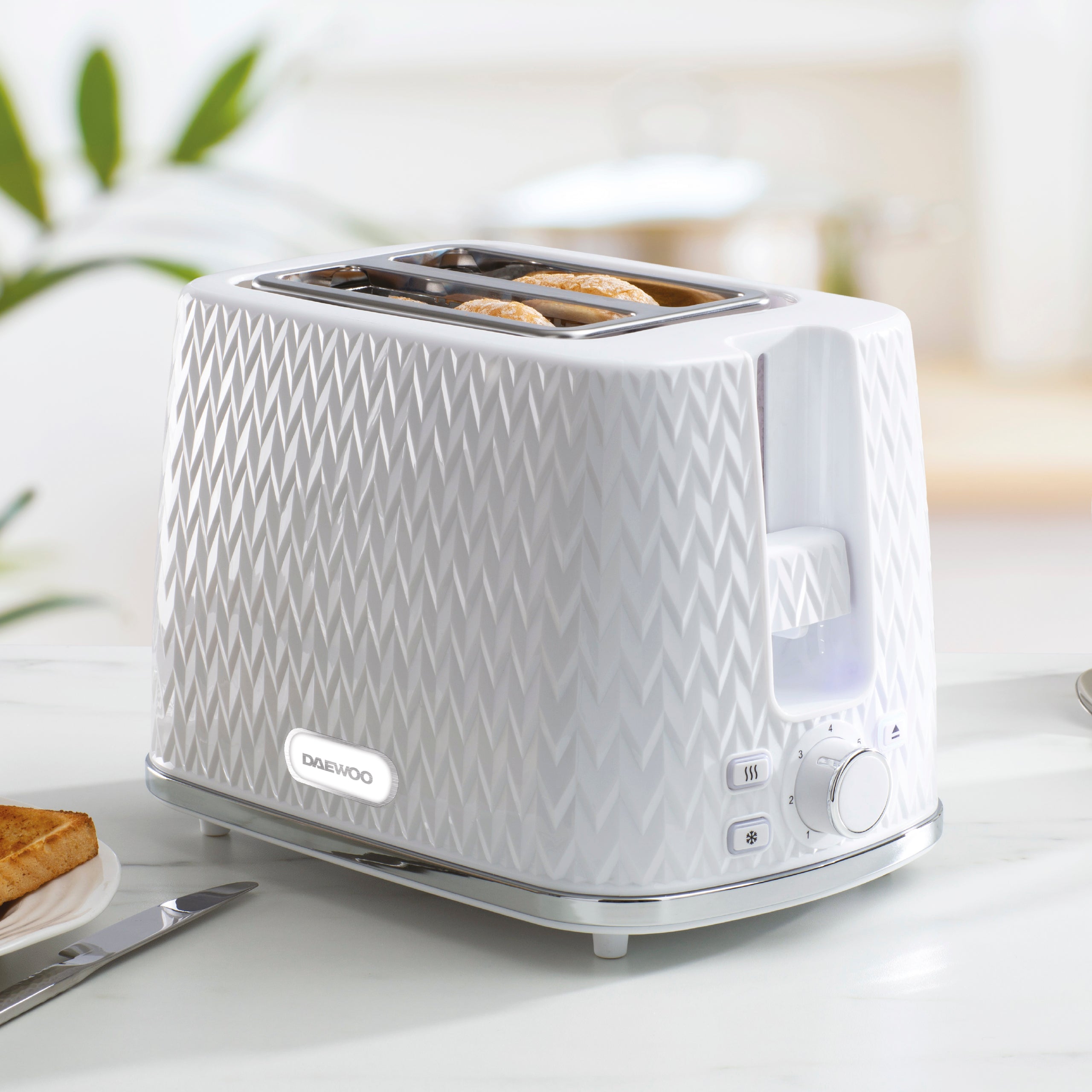 Daewoo White Argyle Kettle, 2 Slice Toaster & Microwave Bundle