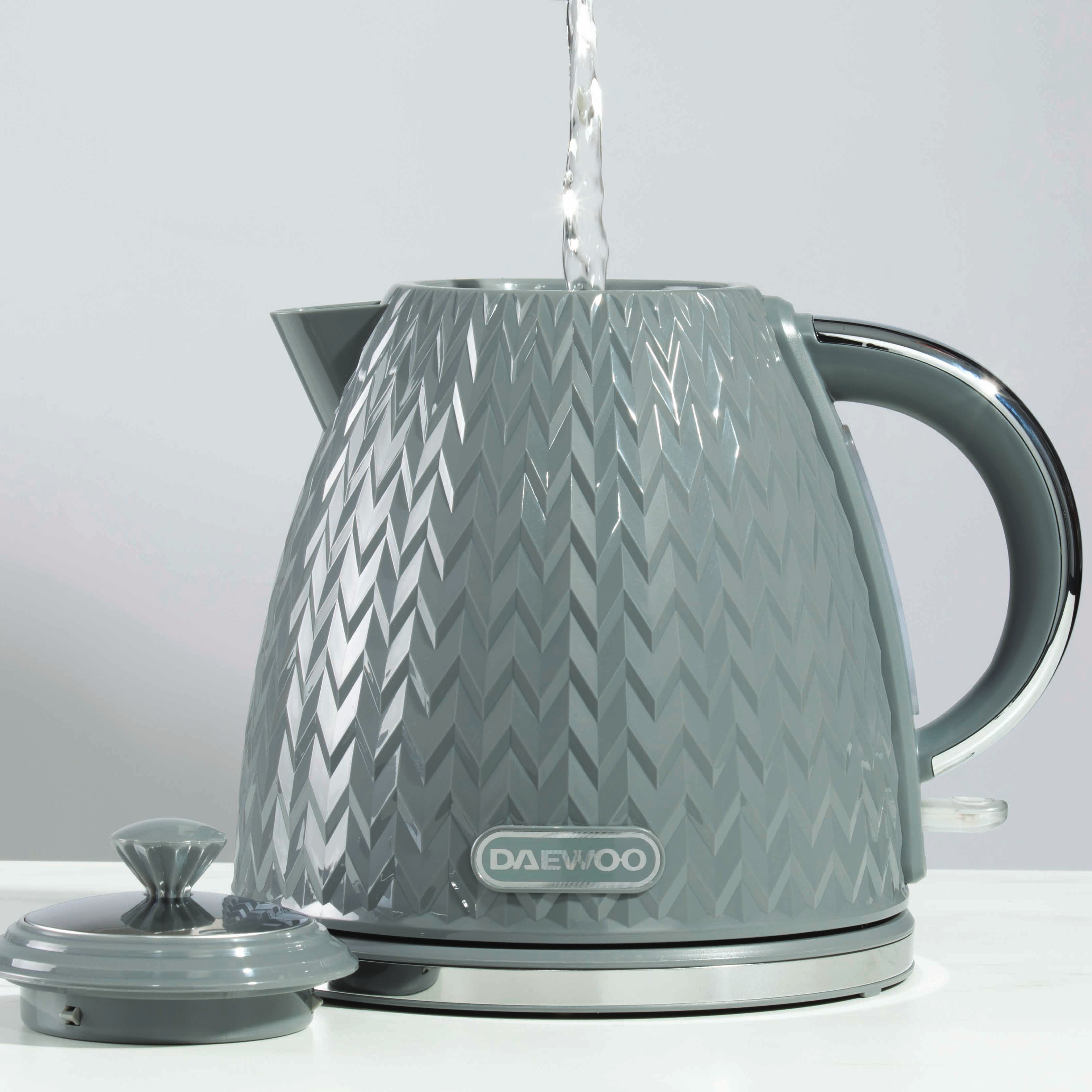 Daewoo Dark Grey Argyle Kettle & 4 Slice Toaster Set