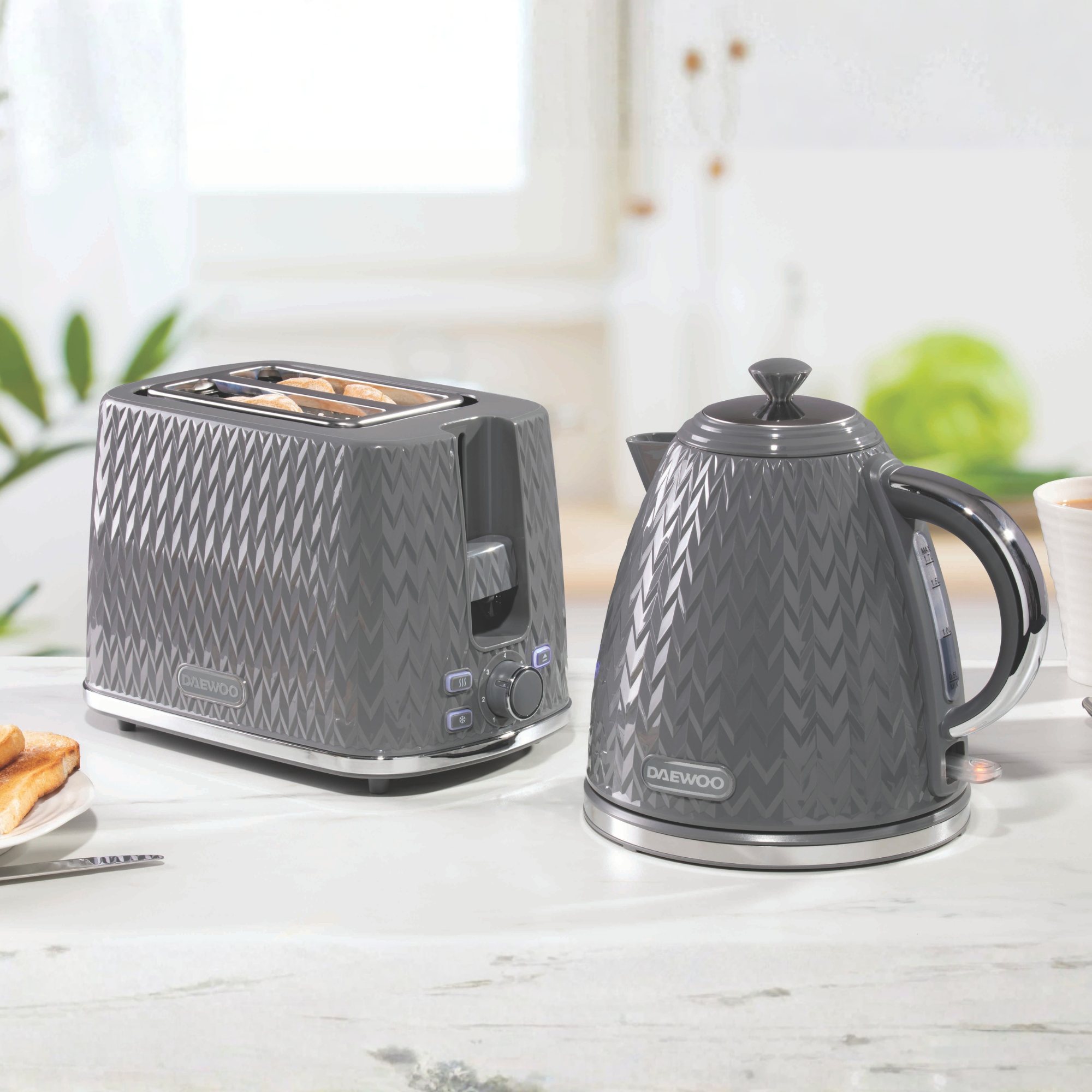 Daewoo Dark Grey Argyle 1.7L Jug Kettle