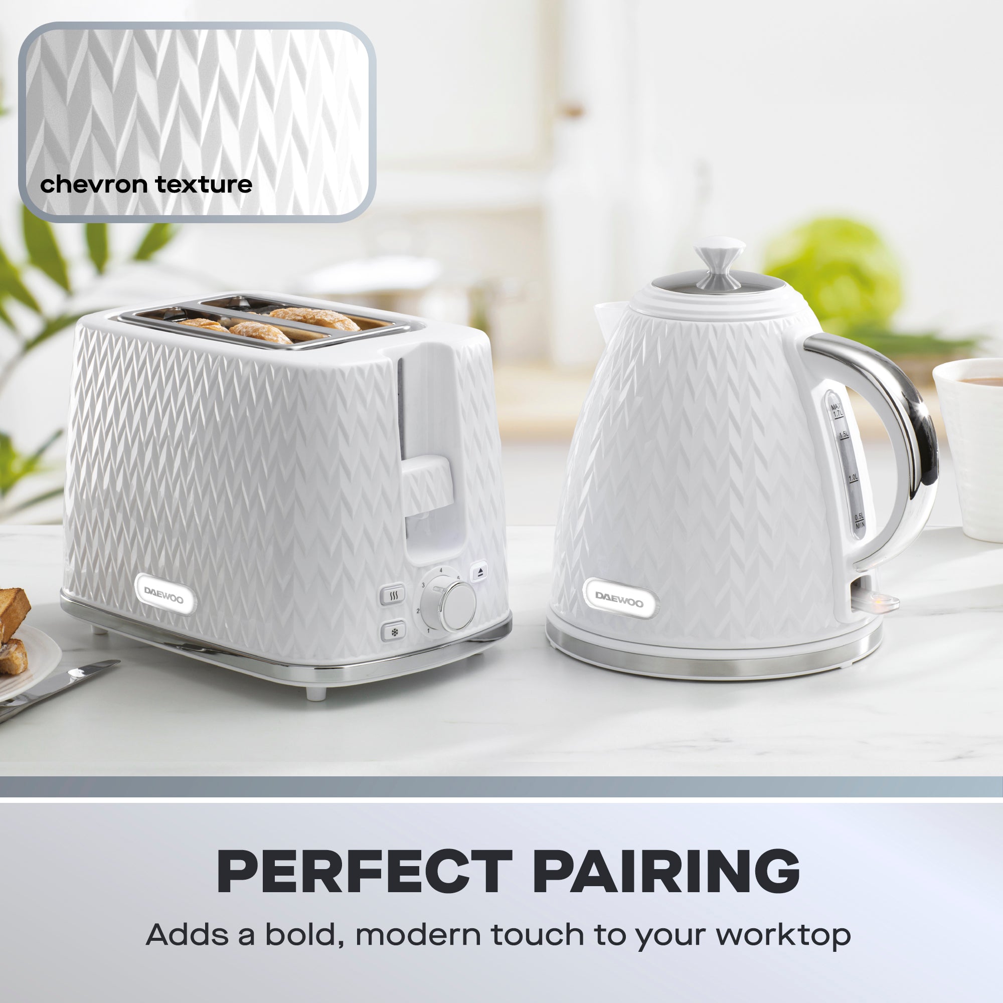 Daewoo White Argyle Kettle & 2 Slice Toaster Set