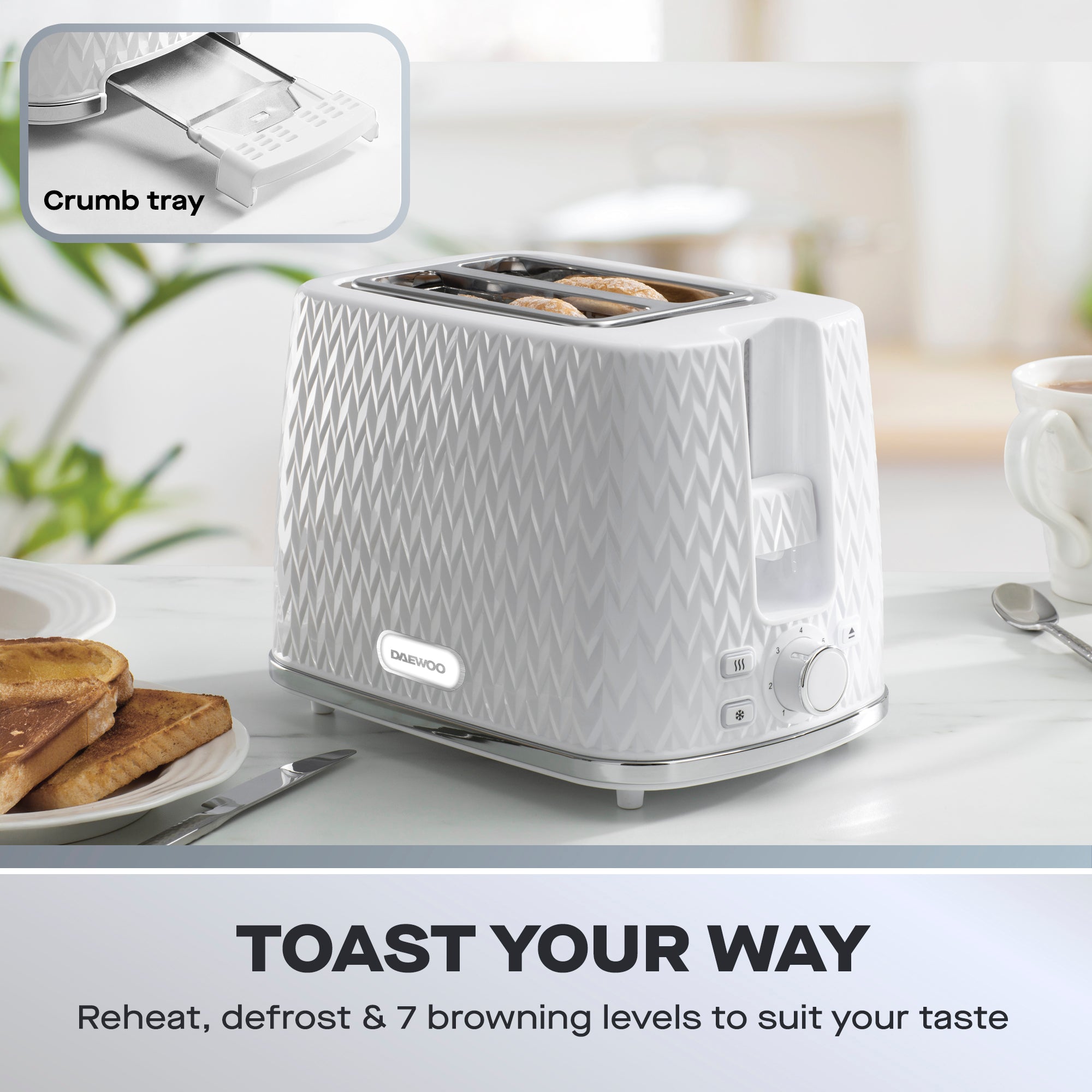 Daewoo White Argyle Kettle & 2 Slice Toaster Set