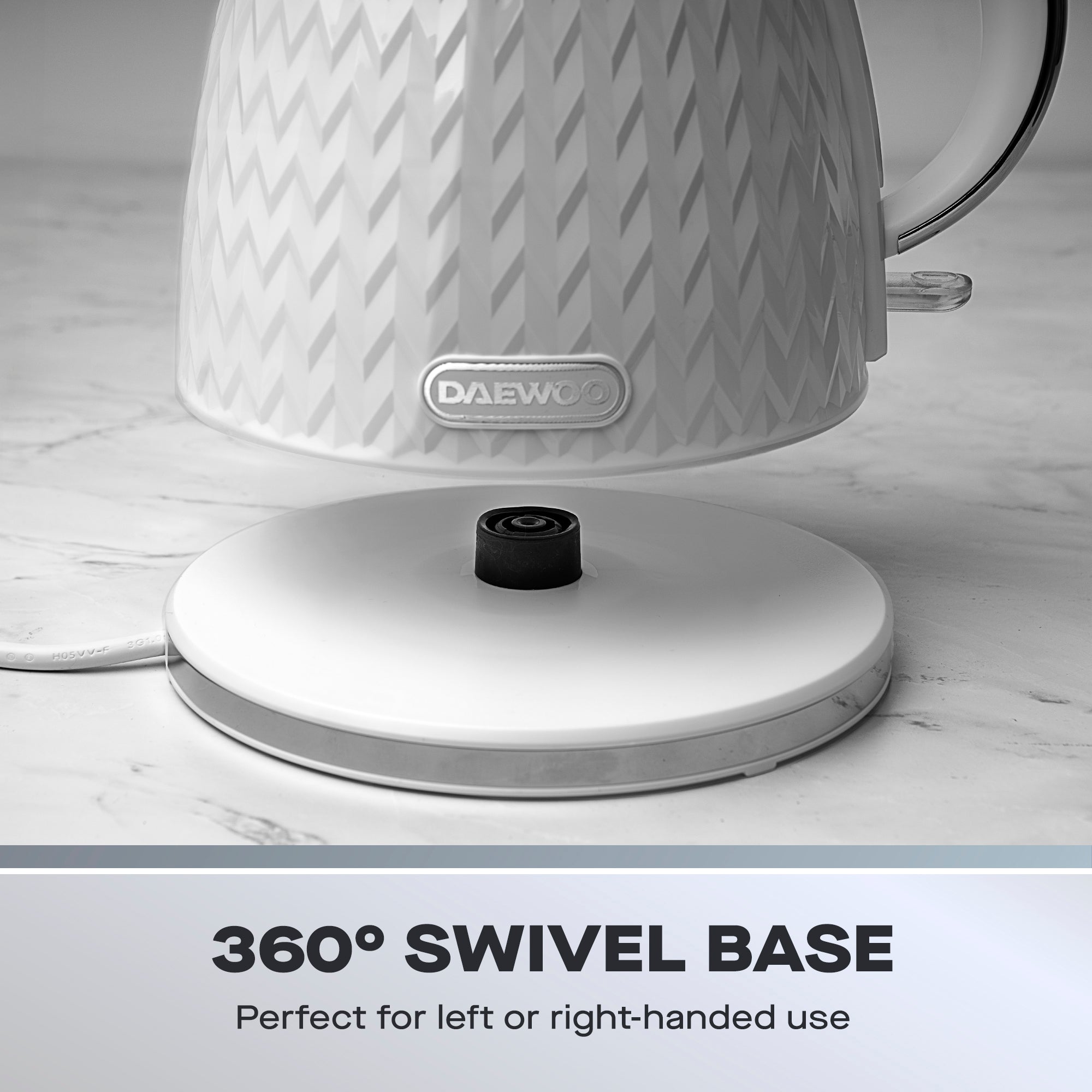 Daewoo White Argyle Kettle & 2 Slice Toaster Set