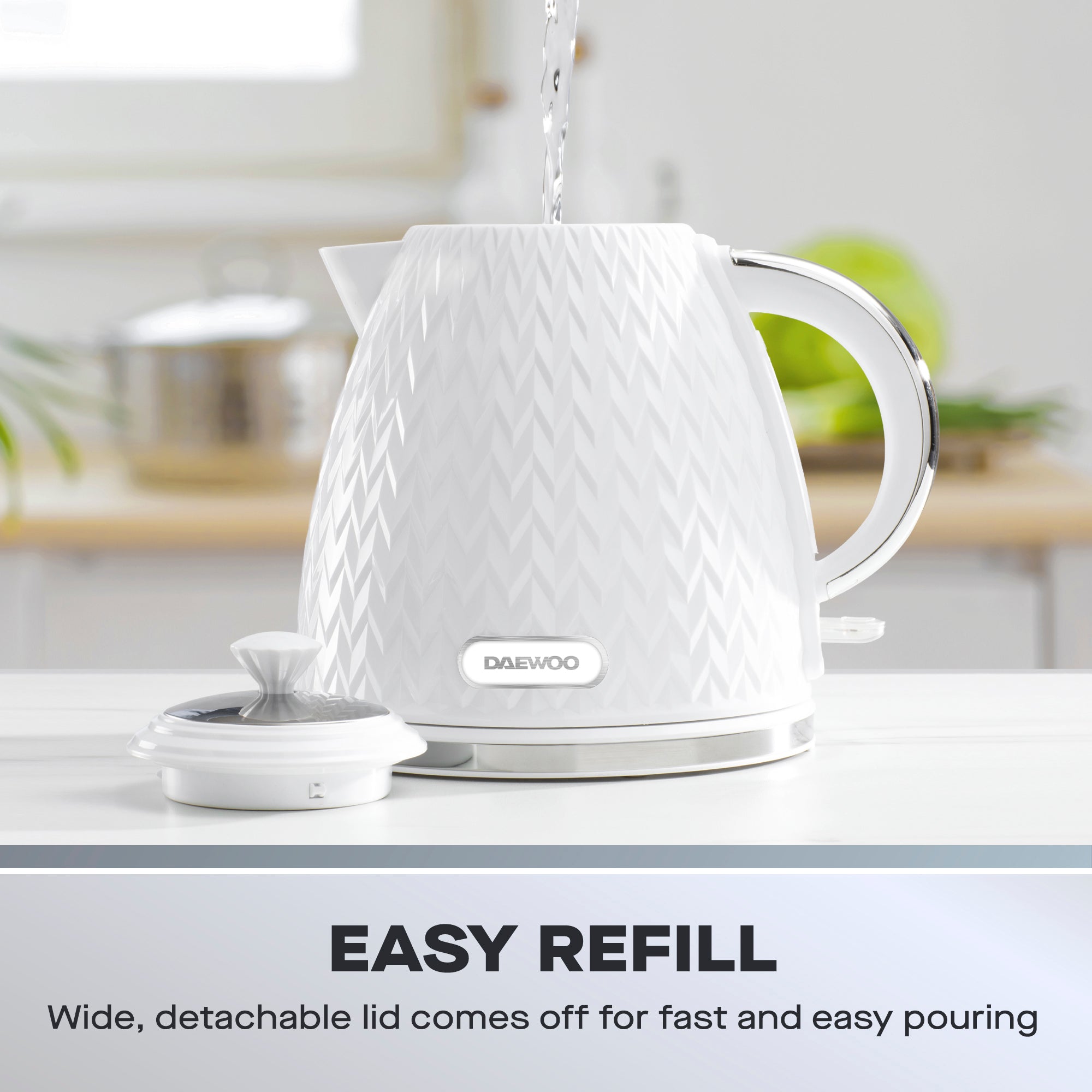 Daewoo White Argyle Kettle & 2 Slice Toaster Set