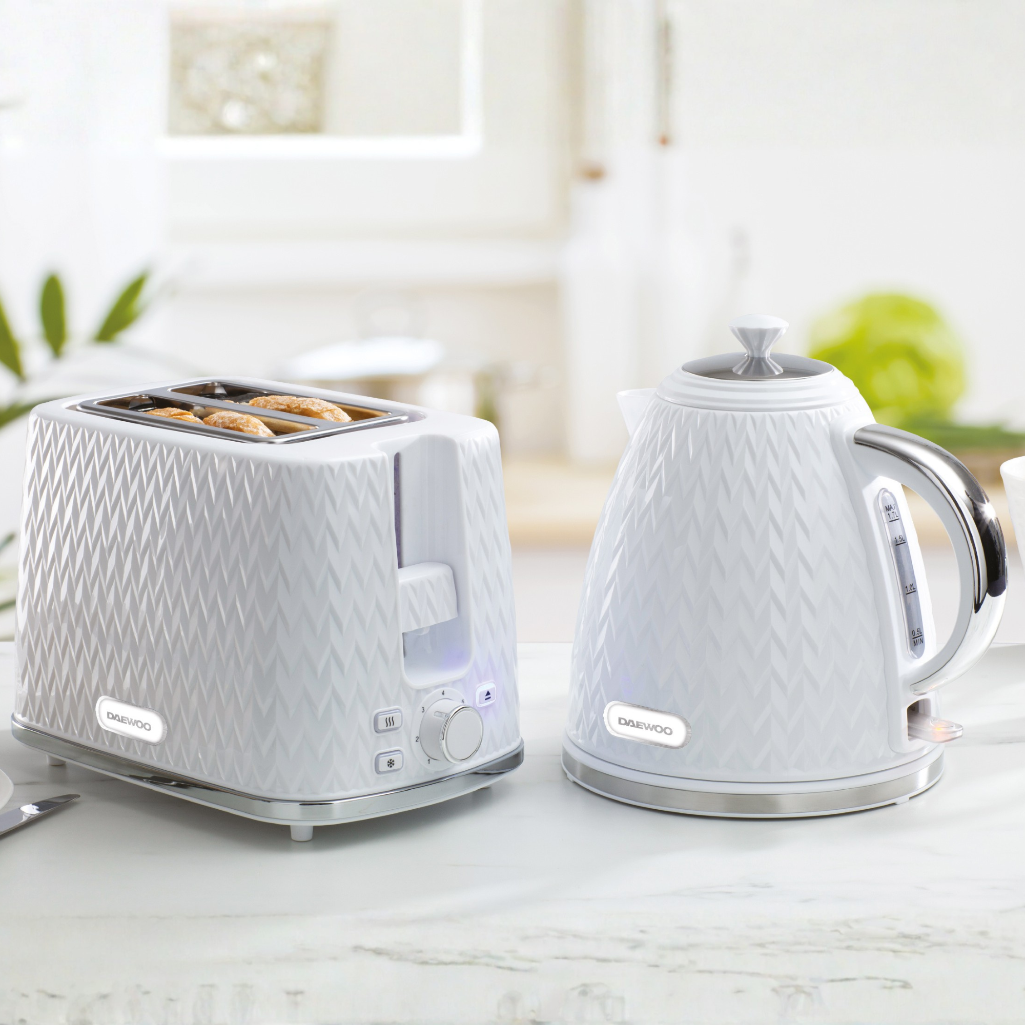 Daewoo White Argyle Kettle, 2 Slice Toaster & Microwave Set