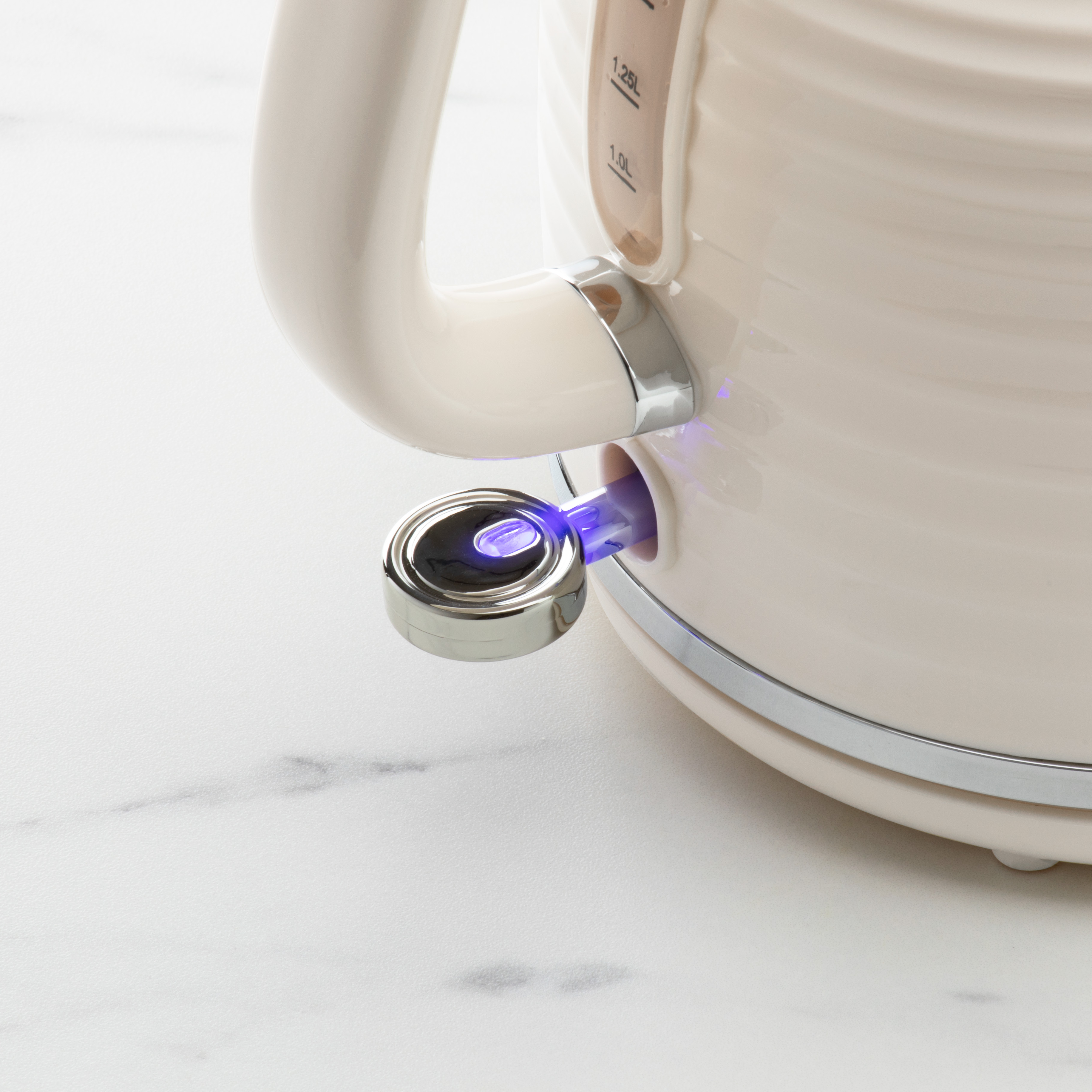 Daewoo Cream Sienna 1.7L Jug Kettle