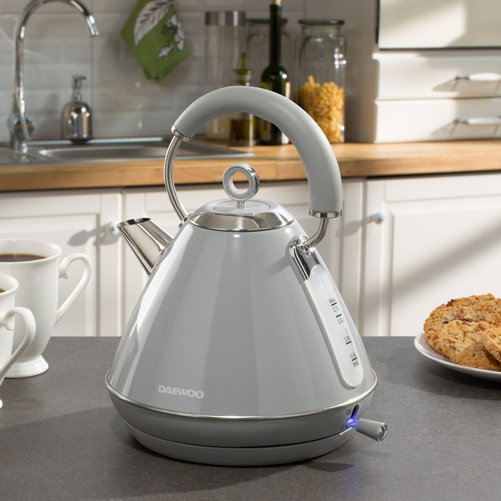 Daewoo Grey Kensington Pyramid Kettle & 2-Slice Toaster Set