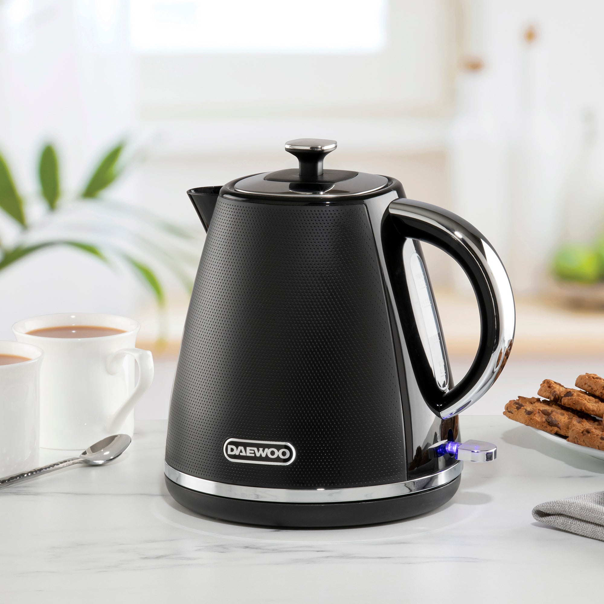 Daewoo Black Stirling 1.7L Pyramid Kettle