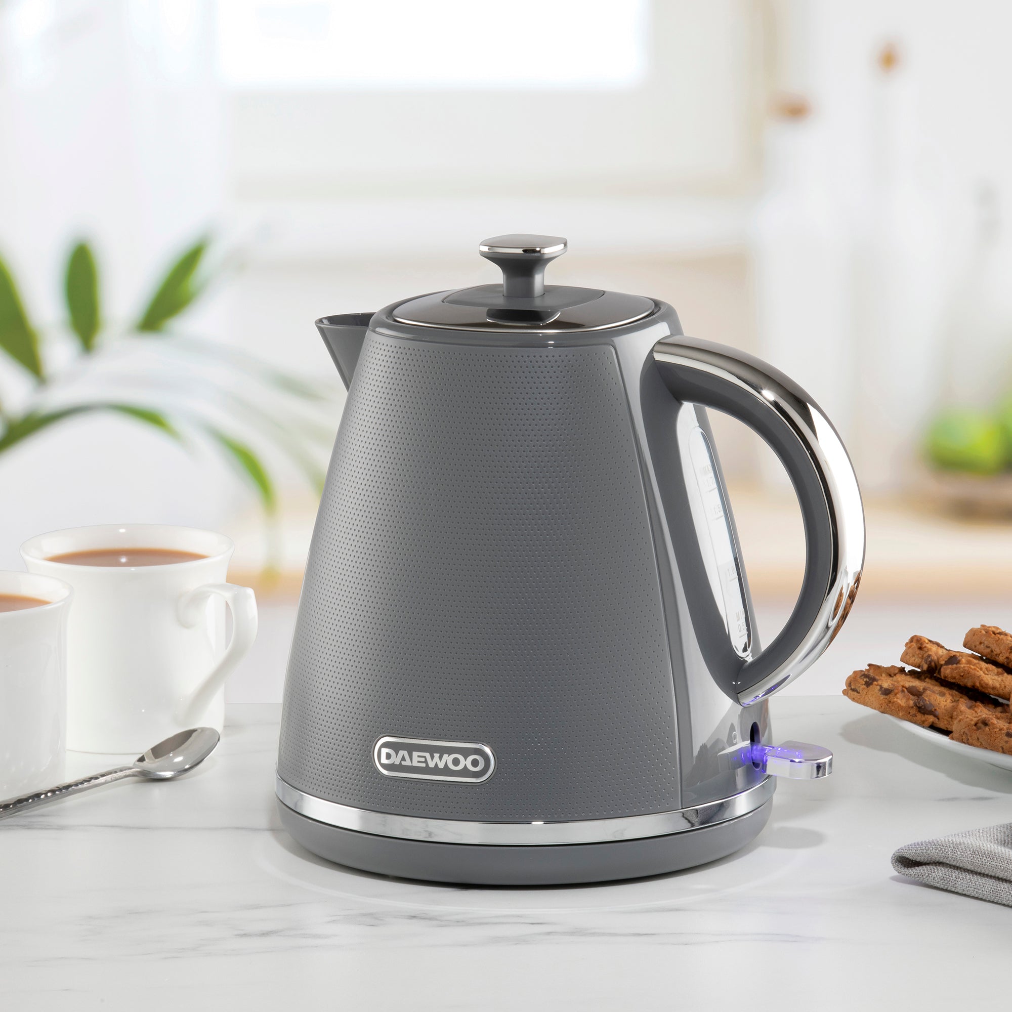 Daewoo Grey Stirling 1.7L Pyramid Kettle