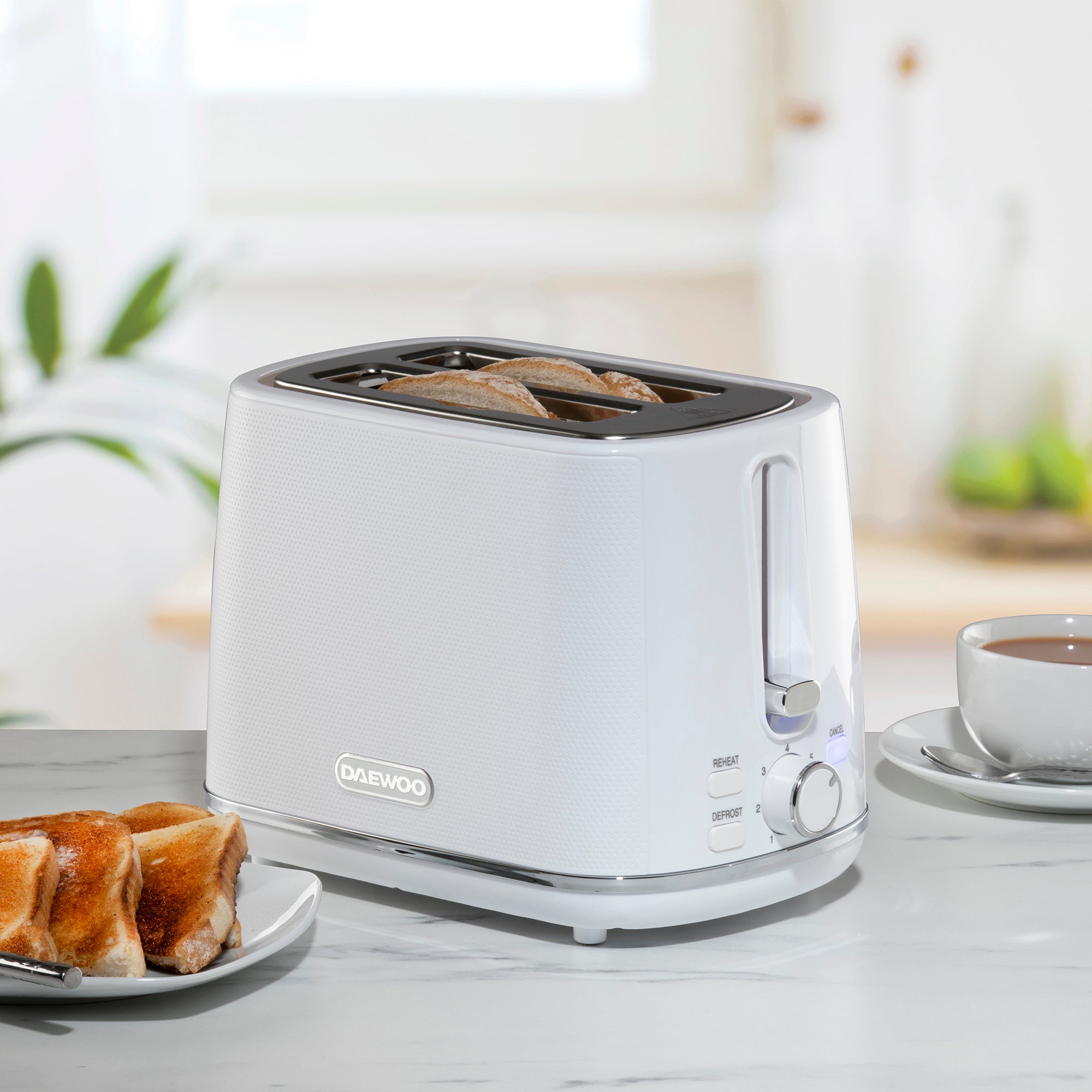 Daewoo White Stirling 2 Slice Toaster