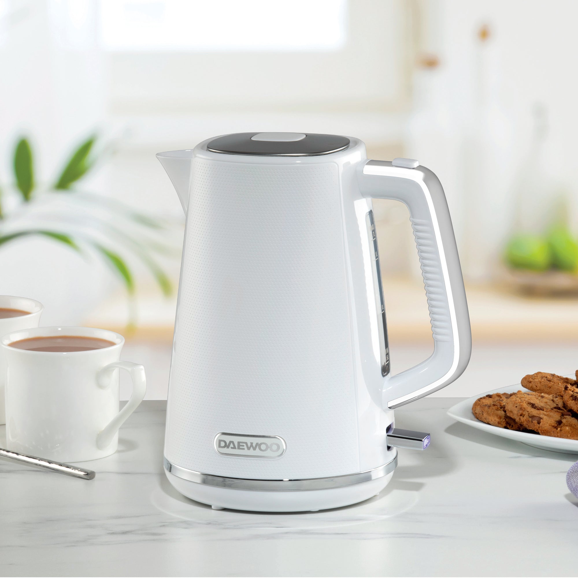 Daewoo White Stirling 1.7L Jug Kettle