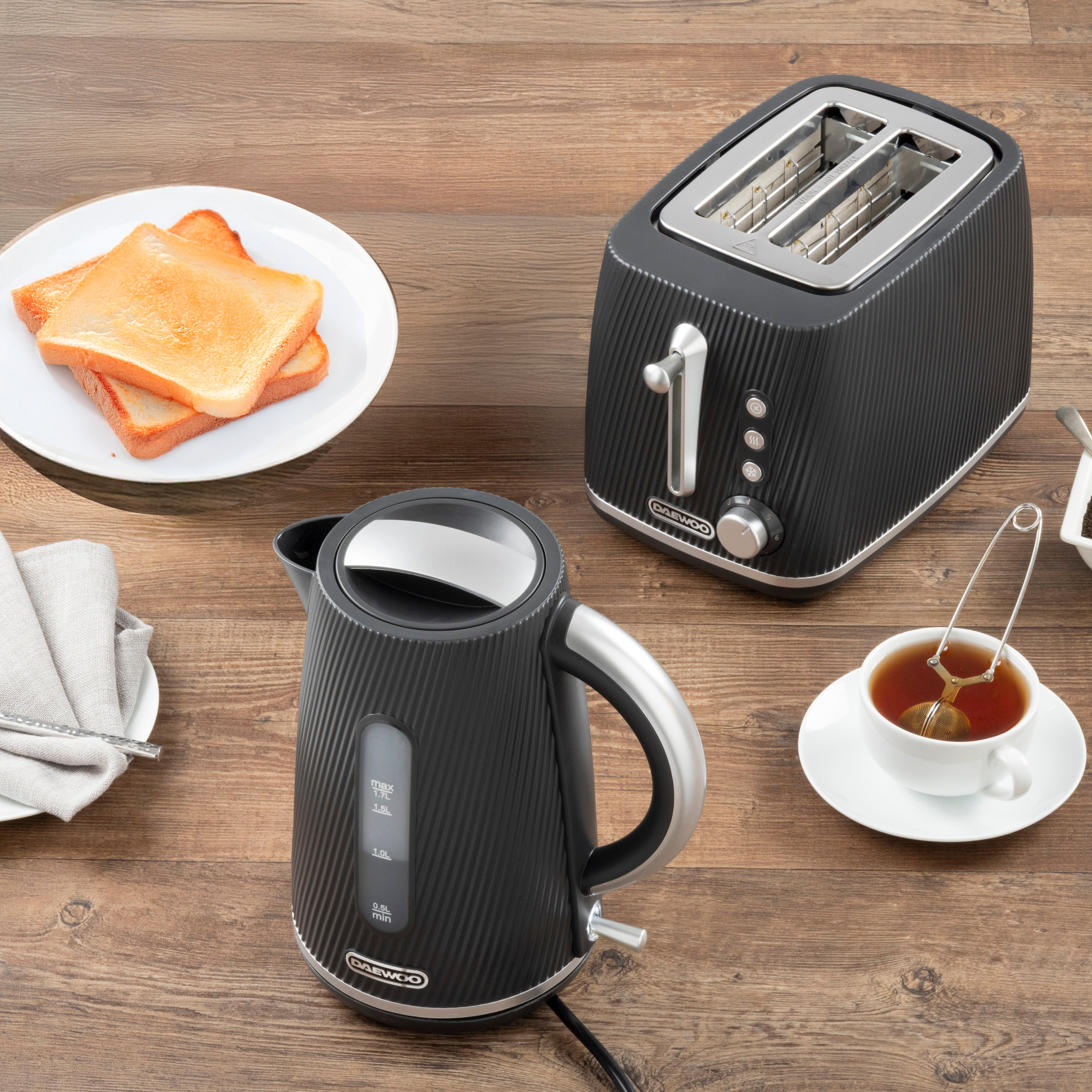 Daewoo Black Cascade Jug Kettle & 2-Slice Toaster Set