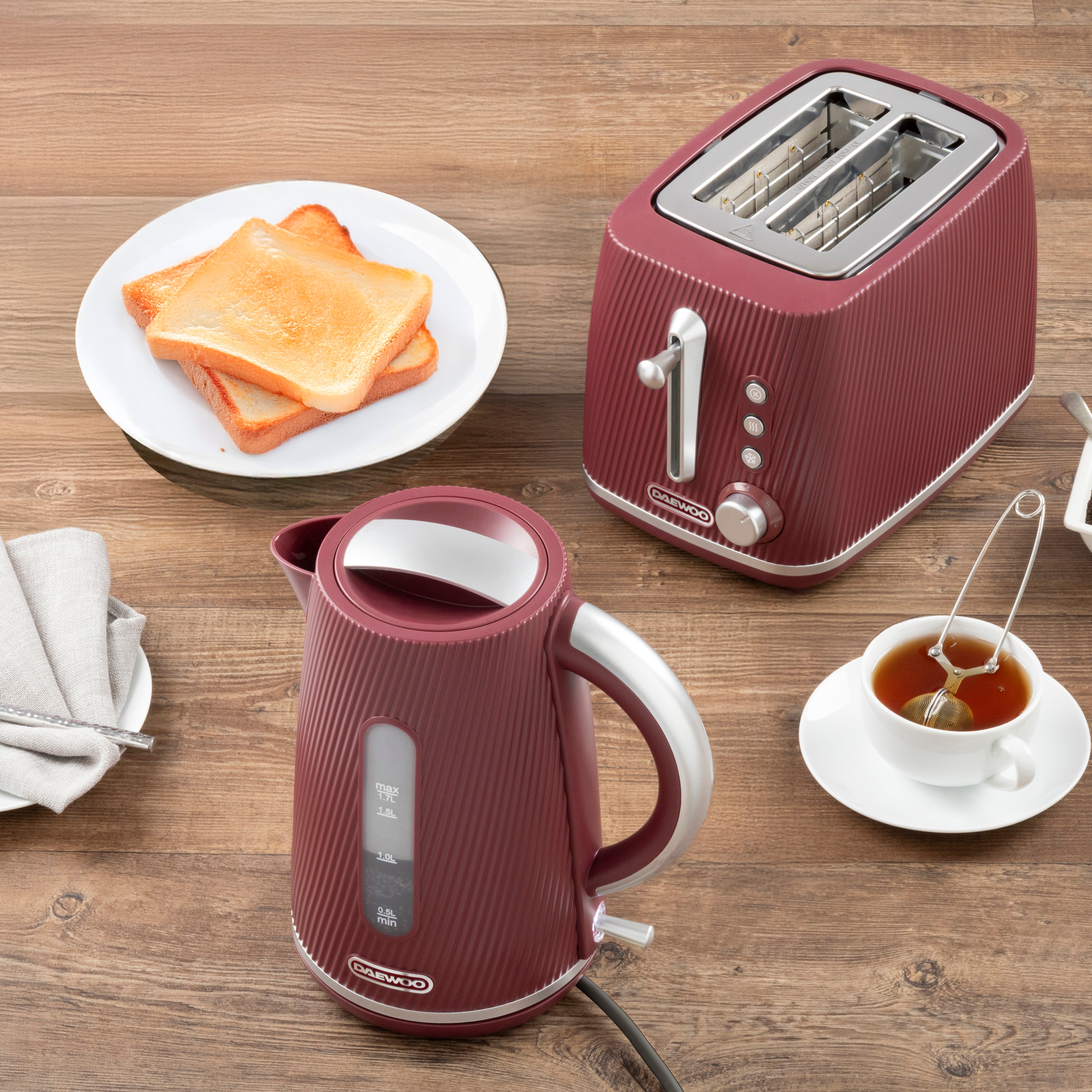 Daewoo Ruby Red Cascade Jug Kettle & 2-Slice Toaster Set