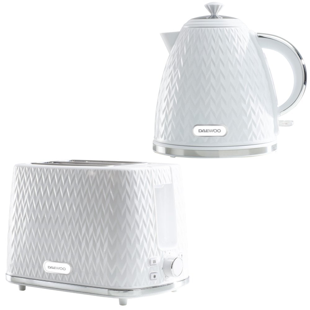 Daewoo White Argyle Kettle & 2 Slice Toaster Set